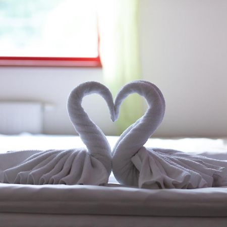 Zlín Hotel Galaxie מראה חיצוני תמונה